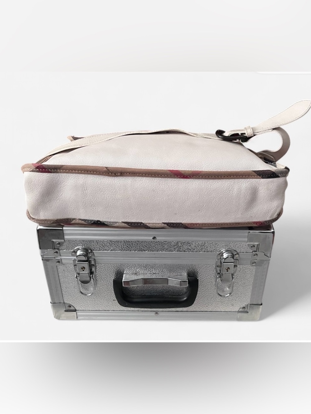 Burberry Vintage LeatherCream Nova trim Crossbody Shoulder Bag - Picture 4 of 6
